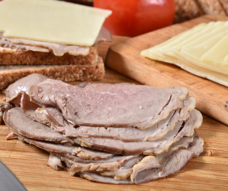 Roast Beef & Swiss on Whole Grain Bread/Horseradish Aioli/Chips/Water